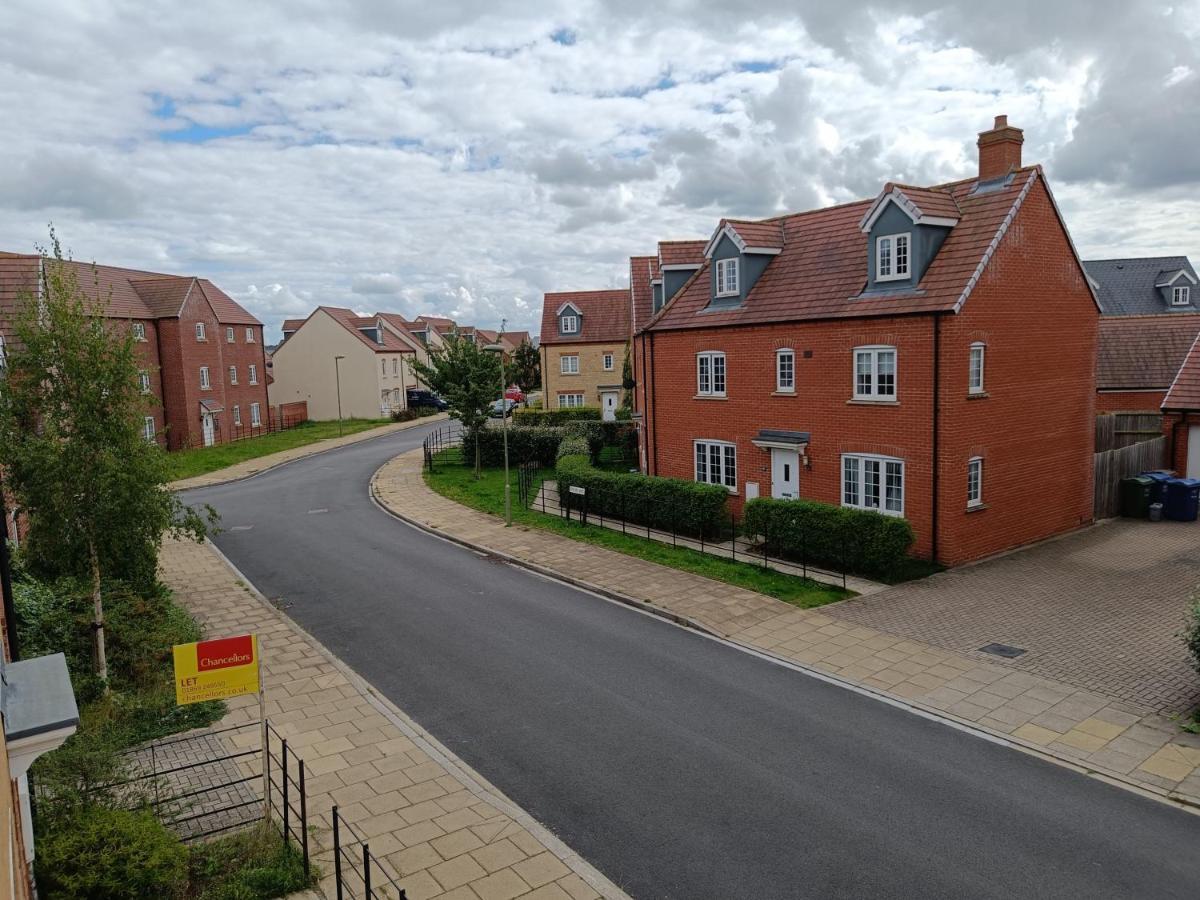 3 Bedroom Townhouse Near Bicester Village ภายนอก รูปภาพ